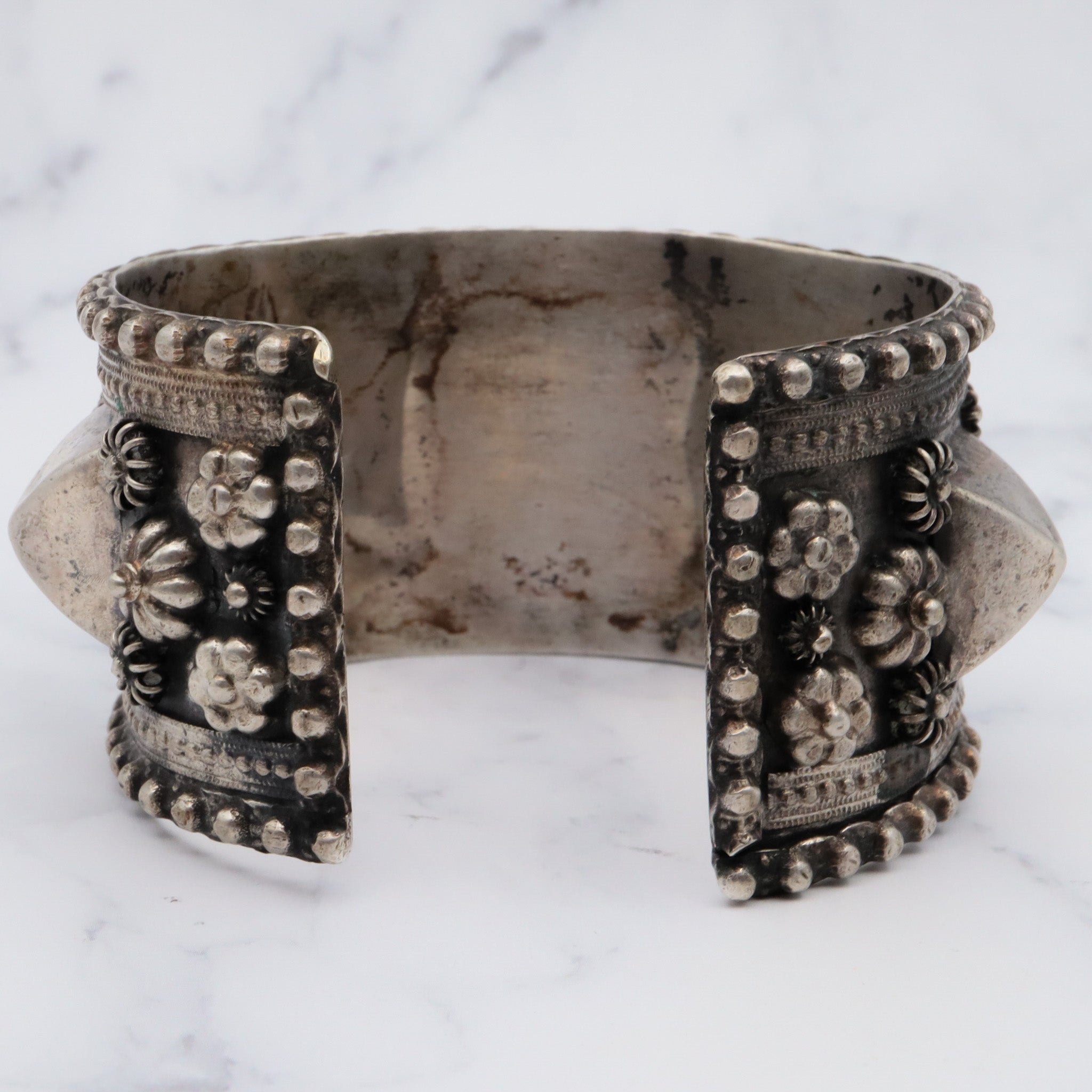 Antique Egyptian silver chunky tribal silver bangle with lapis art glass and cannetille filigree